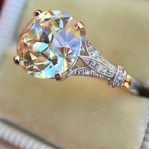 18K White Gold Moissanite Ring